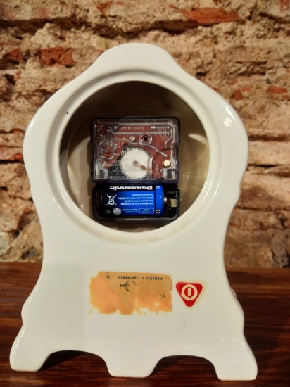 Beyaz Porselen Masa Saati