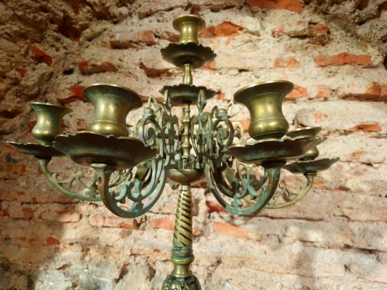 8 KOLLU AĞIRCA BİR PİRİNÇ ŞAMDAN