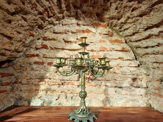 8 KOLLU AĞIRCA BİR PİRİNÇ ŞAMDAN