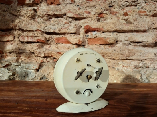 İngiliz tavuklu masa saati