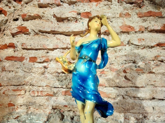 Pirinç meteryal mineli bayan figürü