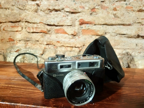 Yashica Fotoğraf makinesi  hemen al fiyatına özel %20 indirim.
