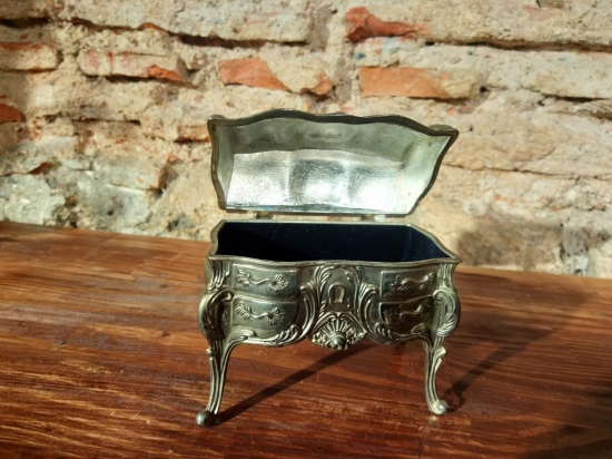 Zin metaryal takı kutusu ürün yeni sahibine hayırlı olsun.