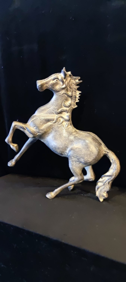 Metal At Büyük boy