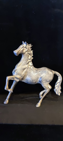 Metal At Büyük boy