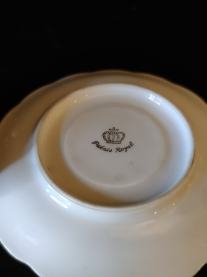 İngiliz Kahve Fincanı Dönem Yaşlılık izleri vardır