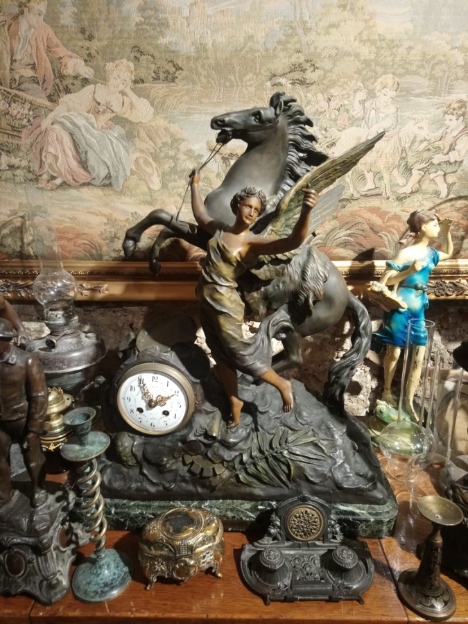 Bronz ve Tutya 1900 lerin başı Şömine saati ve heykel